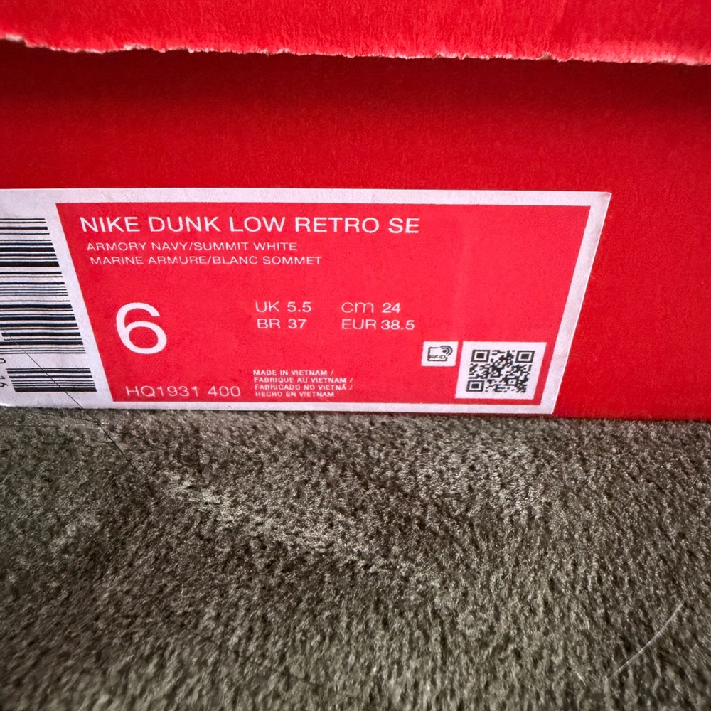 Nike Dunk Low Retro SE in Navy and White - Picture 3 of 4